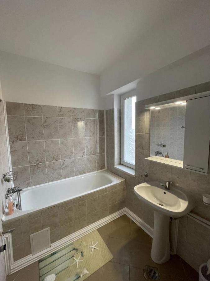 Luanaapartments# 40B โอโตเปนี ภายนอก รูปภาพ