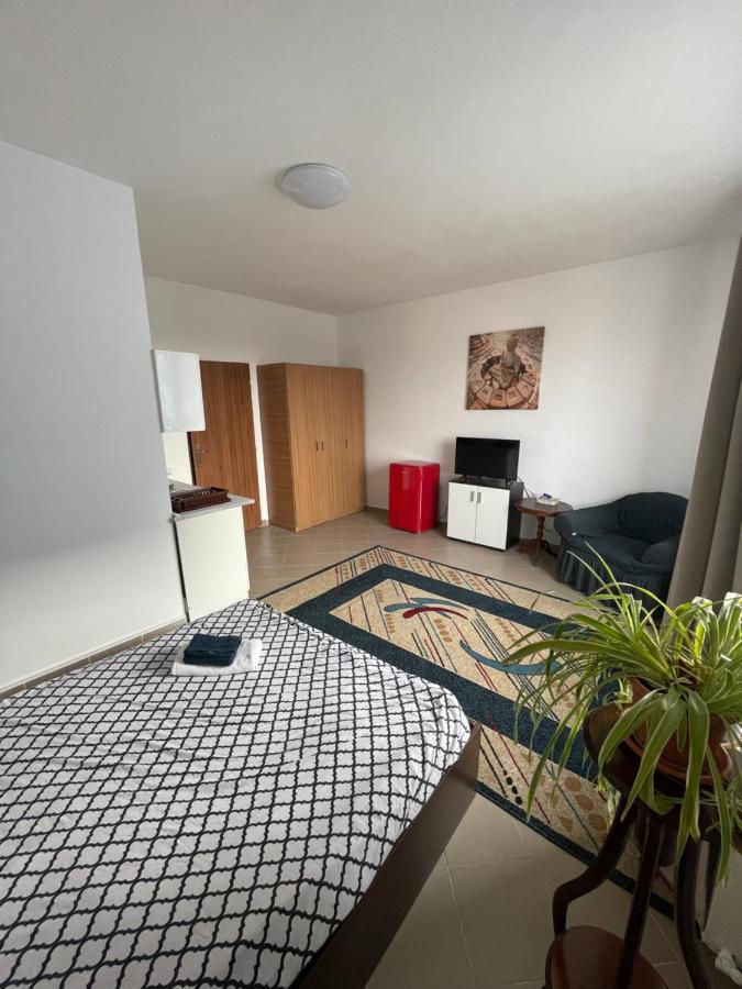 Luanaapartments# 40B โอโตเปนี ภายนอก รูปภาพ
